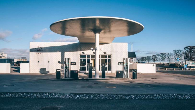 Modern arkitektur i Köpenhamn av Arne Jacobsen
