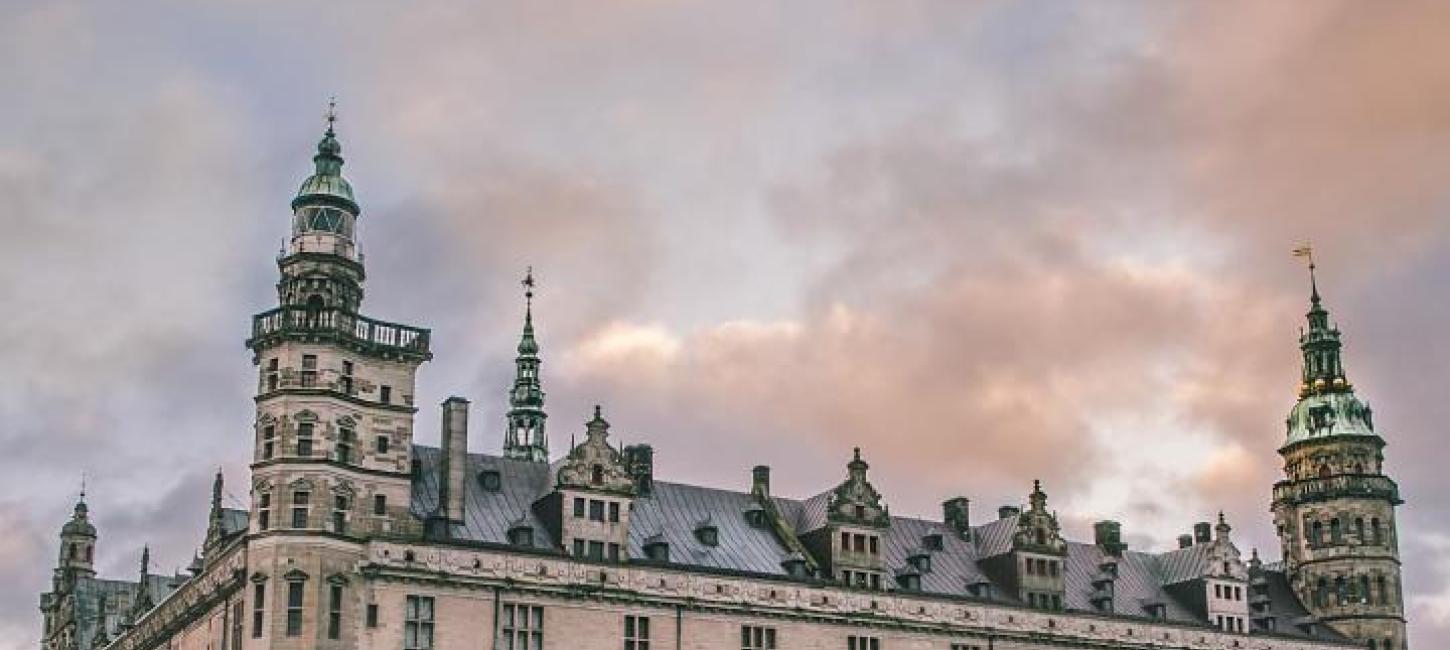 Kom indenfor på Kronborg Slot i Helsingør. Kendt fra Shakespeares klassiker Hamlet.