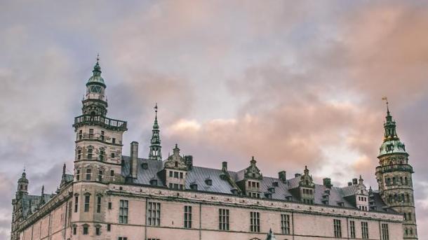 Kom indenfor på Kronborg Slot i Helsingør. Kendt fra Shakespeares klassiker Hamlet.